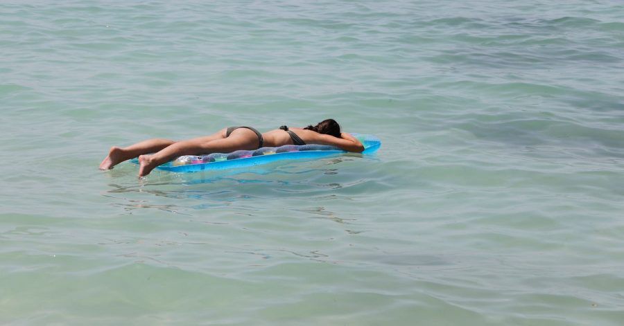 Groß ist die Sehnsucht nach Sonne und Meer - offenbar größer als das Umweltbewußtsein.