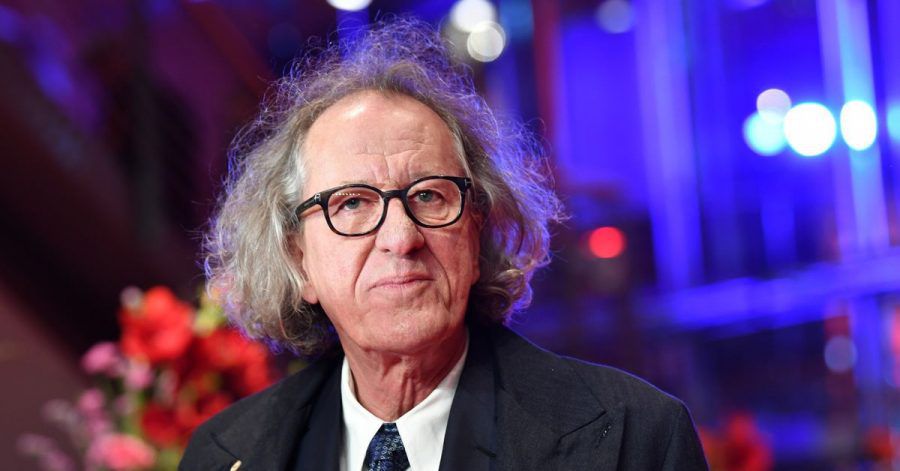 Mit wilder Frisur: Geoffrey Rush wird 70.