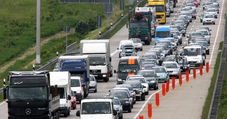 Endet ein Fahrstreifen, ist das Reißverschlussverfahren gefragt.