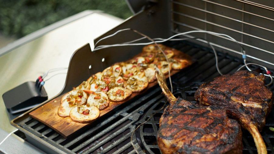 Wer einen intelligenten Grill hat, muss sein Grillgut nicht mehr nonstop beaufsichtigen. (elm/spot)