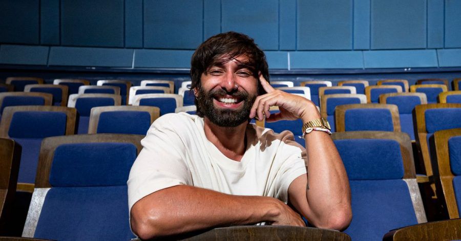 Tom Neuwirth alias Conchita Wurst in den Rängen des Friedrichstadt-Palasts in Berlin.