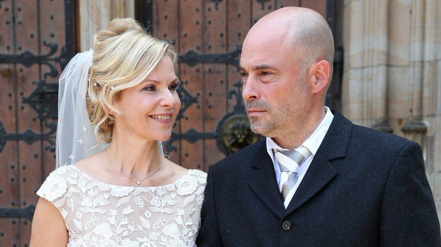 Andrea Kathrin Loewig und Andreas Thiele vor der Thomaskirche in Leipzig (rto/spot)