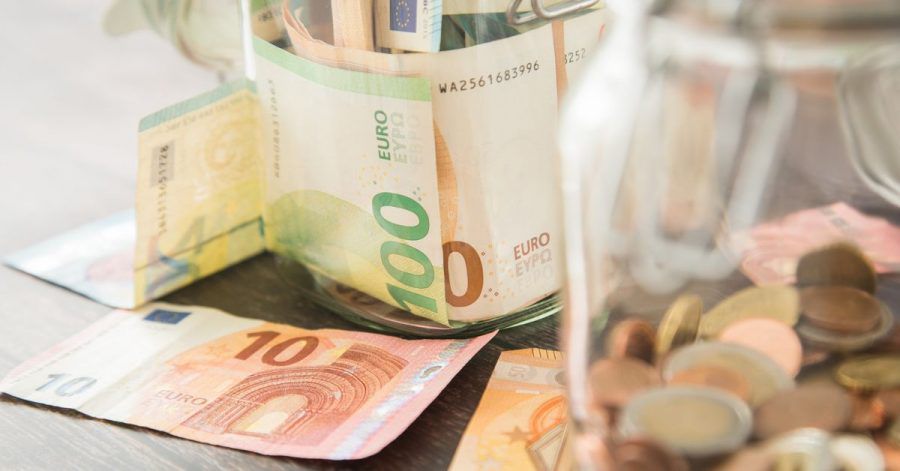 Sechs Prozent der Bundesbürger legen einen Notgroschen zurück - nach sieben Prozent in der letzten Umfrage.