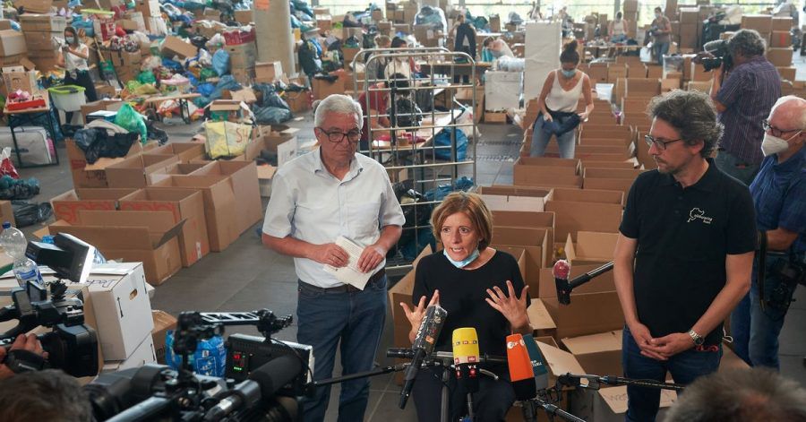 Die rheinland-pfälzische Ministerpräsidentin Malu Dreyer und Innenminister Roger Lewentz besuchen das Spendenzentrum am Nürburgring.