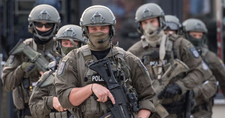 Beamte des Spezialeinsatzkommandos (SEK) der Polizei Frankfurt während einer Übung.