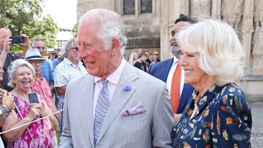 Prinz Charles und Herzogin Camilla im Gespräch mit den Bürgern (wue/spot)