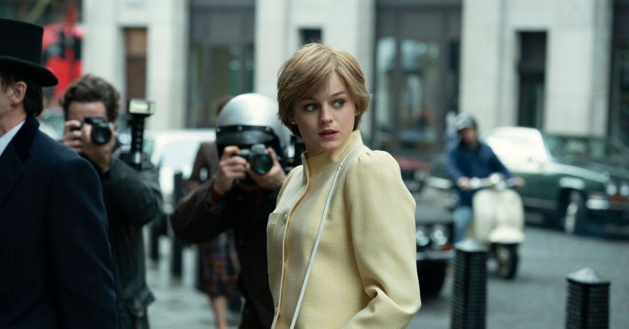 Dieses von Netflix veröffentlichte Bild zeigt Emma Corrin in einer Szene aus der Serie "The Crown".