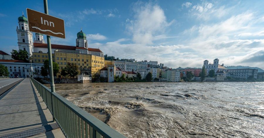 Die Inn in Passau führt Hochwasser: Die Fluten haben auch touristisch attraktive Regionen erreicht.
