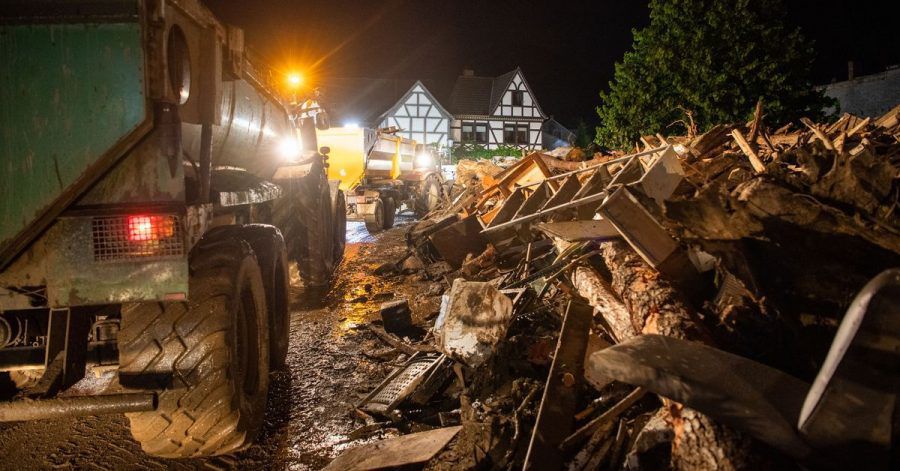 Trümmerteile häufen sich und die Zahl der Todesopfer steigt immer weiter.