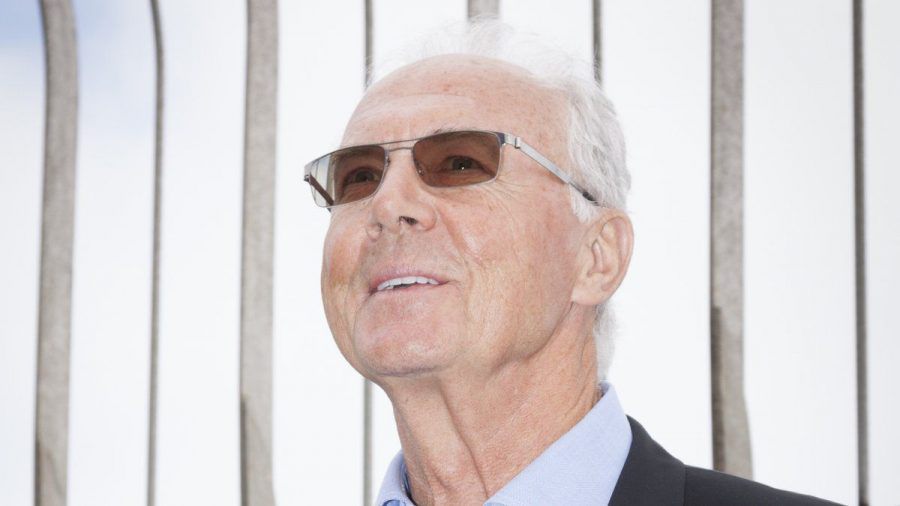 Franz Beckenbauer freut sich über diesen Gelegenheitsfund (rto/spot)