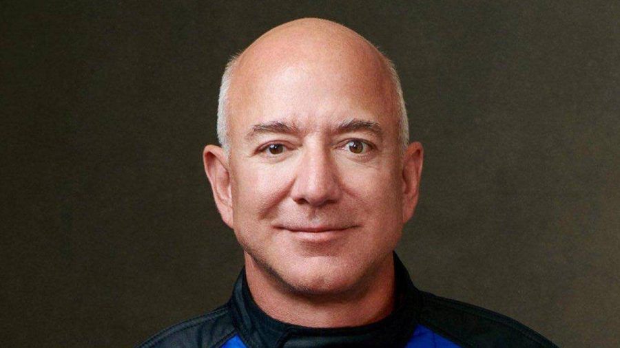 Amazon-Gründer Jeff Bezos in seiner Weltraum-Montur (rto/spot)