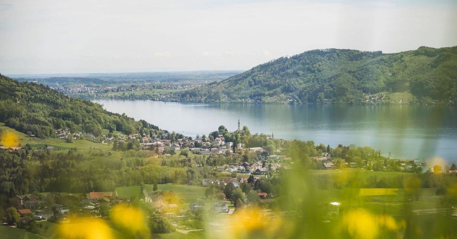 Der beschauliche Attersee liegt auf einer Höhe von 469 Metern.