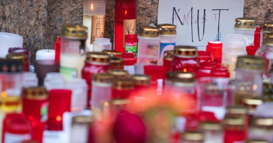 Fast genau eine Woche nach der Messerattacke wird in Würzburg der Opfer gedacht.