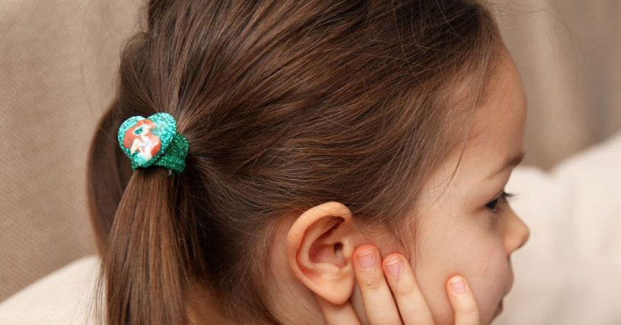 Vor allem Kinder sind von Kopfläusen betroffen. Eltern sollten handeln.