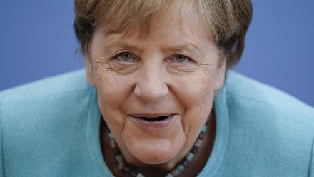 Sie sieht alles: Hat Angela Merkel einen heimlichen Twitter-Account?