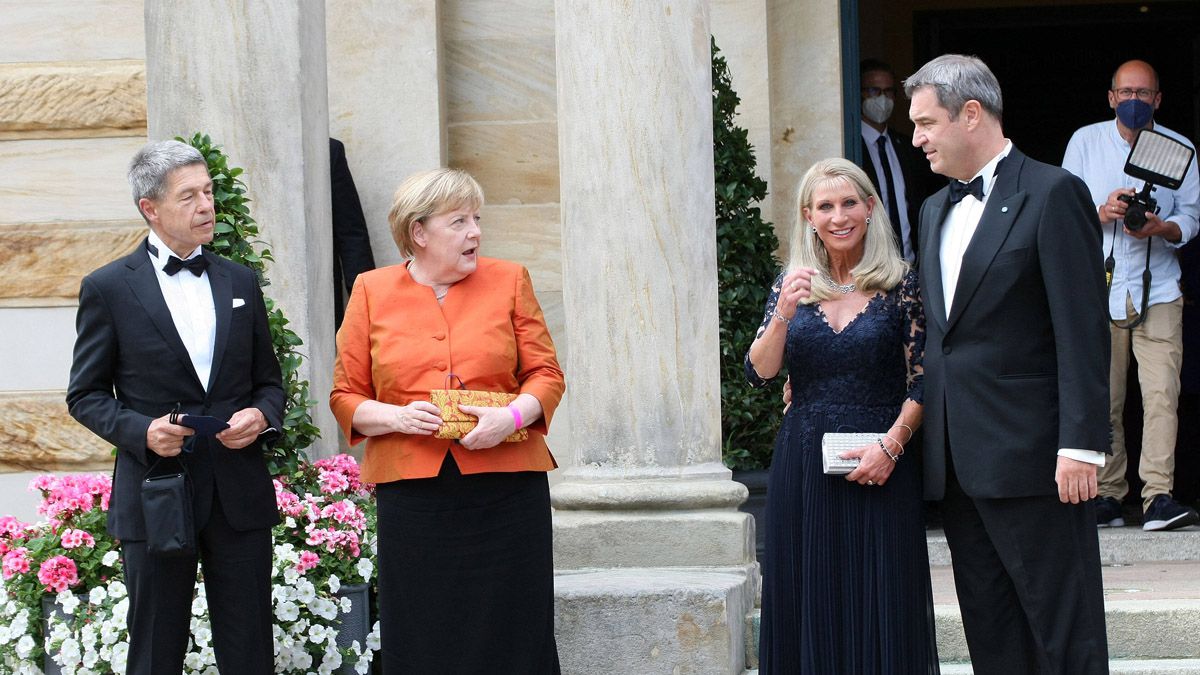 Sie sieht alles: Hat Angela Merkel eine heimlichen Twitter-Account?