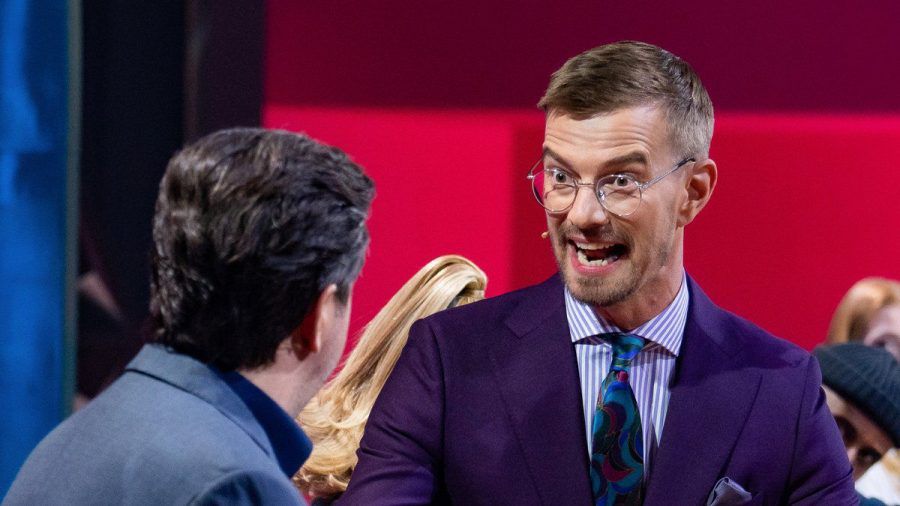 Joko Winterscheidt (re.) setzte sich gegen seine "Wer stiehlt mir die Show?"-Gegner durch. (jom/spot)