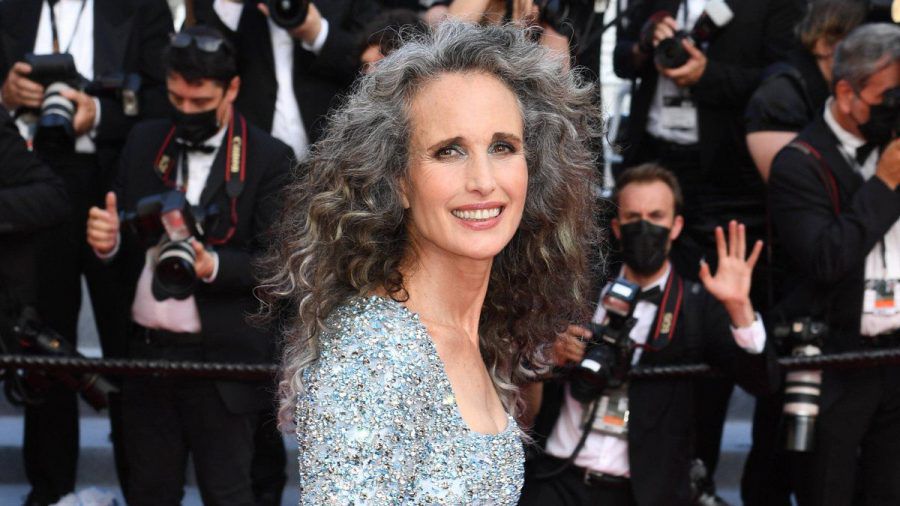 Hollywood-Star Andie MacDowell auf dem roten Teppich beim Filmfestival in Cannes. (ili/spot)