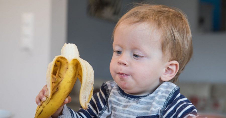 Ganz fies sind Flecken von Bananen auf Babykleidung. Sie zeigen sich meist erst nach dem Trocknen.