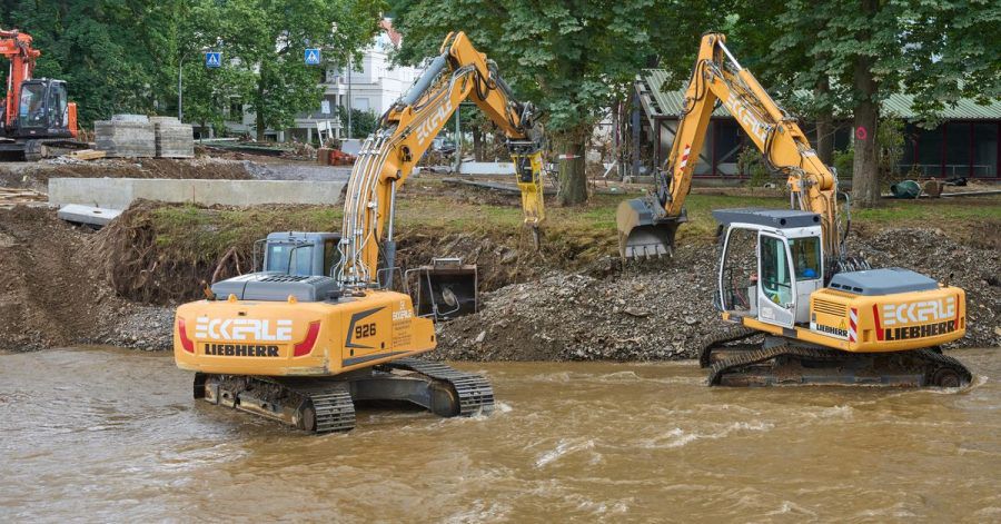 Im durch das Hochwasser stark verwüsteten Ahrtal gehen die Aufräumarbeiten unvermindert weiter.