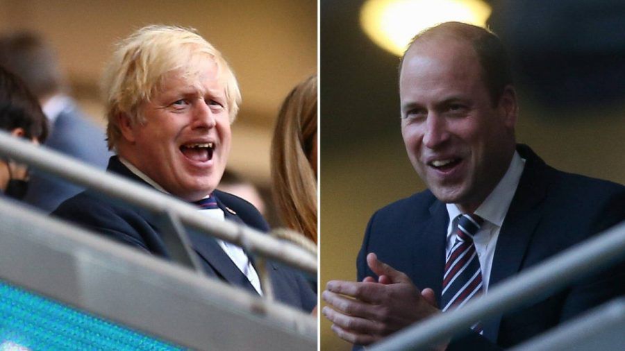 Boris Johnson (li.) und Prinz William feuern England im EM-Halbfinale an. (eee/spot)