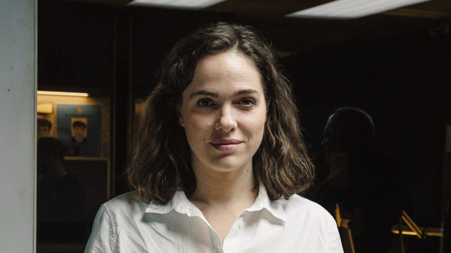 Der "Polizeiruf 110: Bis Mitternacht" mit Verena Altenberger als Ermittlerin Elisabeth "Bessie" Eyckhoff feierte Freitag beim Filmfest München Premiere. (ili/spot)