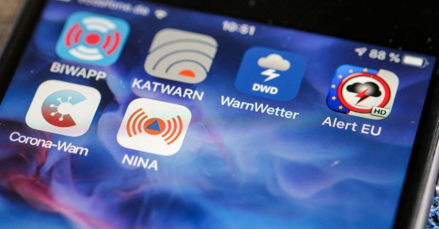 Verschiedene Apps warnen im Notfall - auch per SMS sind Informationen verfügbar.