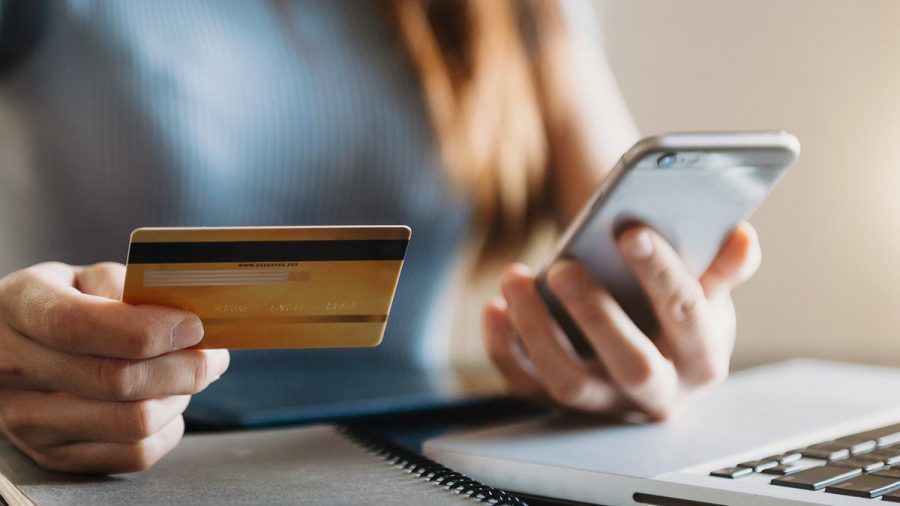 Online-Shopping und -Banking kratzen nur an der Oberfläche dessen, was Künstliche Intelligenz mittlerweile zu Finanzthemen beiträgt (spot)