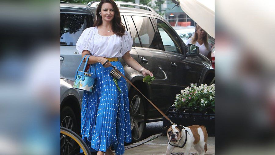 Kristin Davis beim Dreh zu "And Just Like That...". (hub/spot)