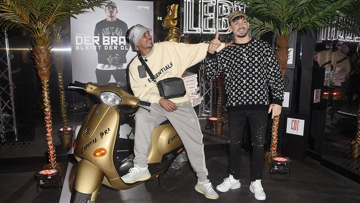Enthüllung: Superstar Capital Bra ist hier nicht ganz echt!
