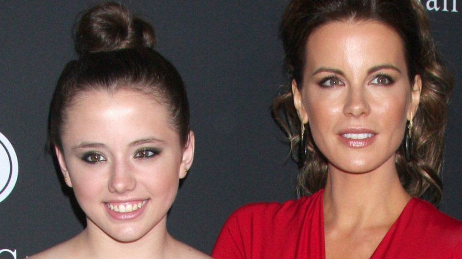 Kate Beckinsale (re.) mit ihrer Tochter Lily Mo Sheen bei einer Veranstaltung 2013. (rto/spot)
