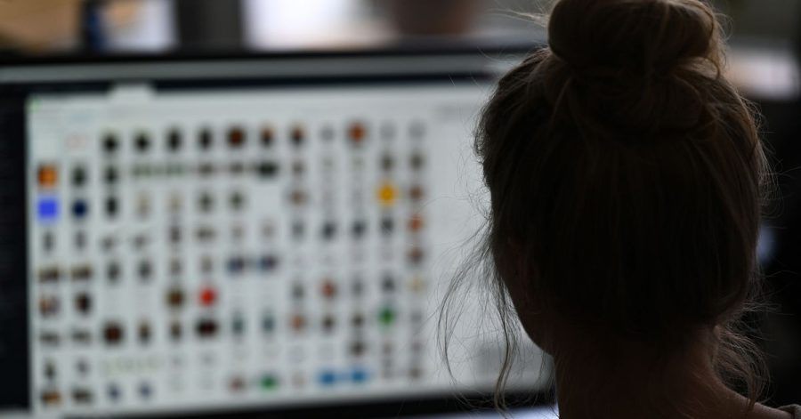 Digitale Forensiker verfolgten nach Angaben der Polizei mehrere Monate lang den Weg von kinder- und jugendpornografischem Material, die in einem Messenger-Dienst geteilt worden seien.