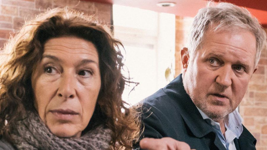"Tatort: Die Kunst des Krieges": Bibi Fellner (Adele Neuhauser, l.) und Moritz Eisner (Harald Krassnitzer) ermitteln. (cg/spot)