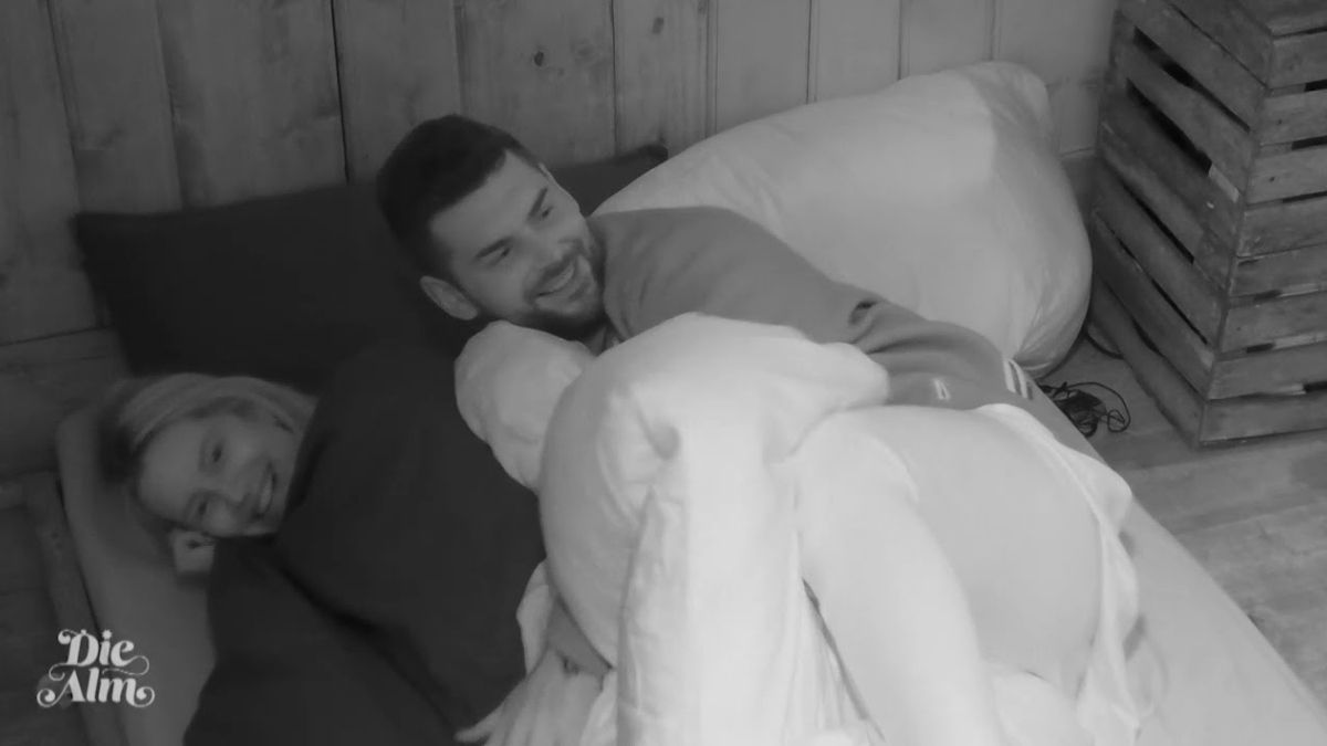 "Die Alm": Mirja und Ioannis landen im Bett