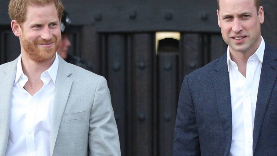 Prinz Harry (li.) und Prinz William wurden bei der Hochzeit von Kitty Spencer nicht gesichtet. (nra/spot)