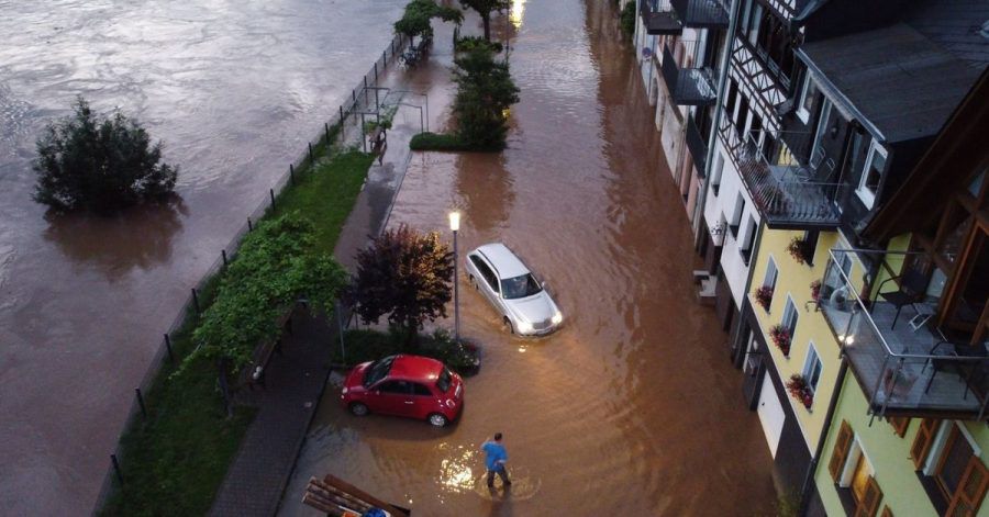 Die Mosel ist in der Ortschaft Zell über die Ufer getreten.