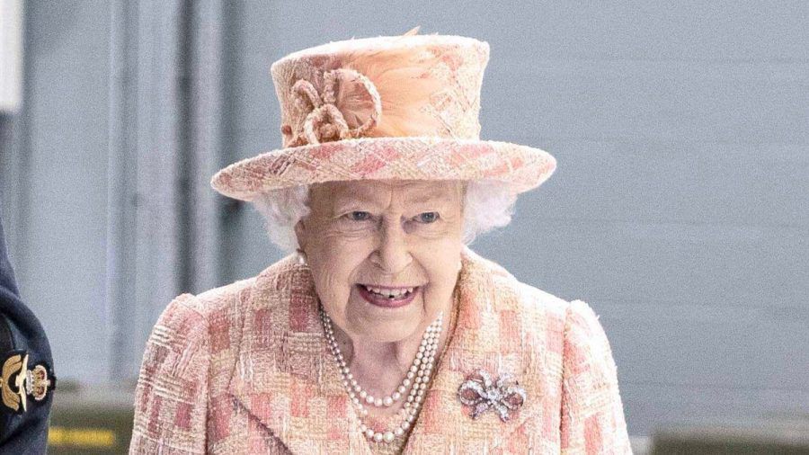 Die Queen drückt der englischen Fußballnationalmannschaft die Daumen. (hub/spot)
