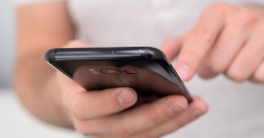 Es ist ein Gerät, das viele Schätze hütet: Das Smartphone sollte man bestmöglich vor dem Zugriff Dritter schützen.