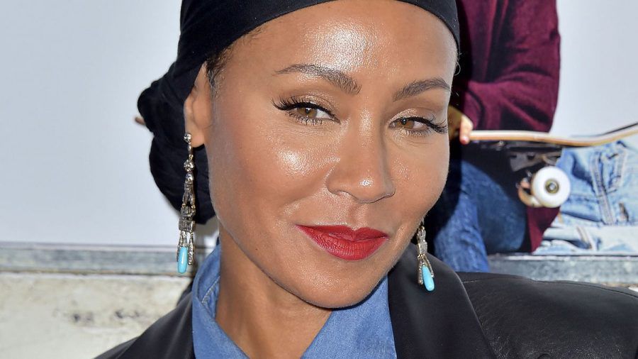 Jada Pinkett Smith zeigt sich hier mit Glatze