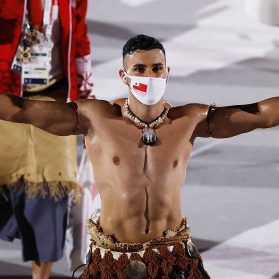 Tongas Fahnenträger Pita Taufatofua sorgt für Schnappatmung!