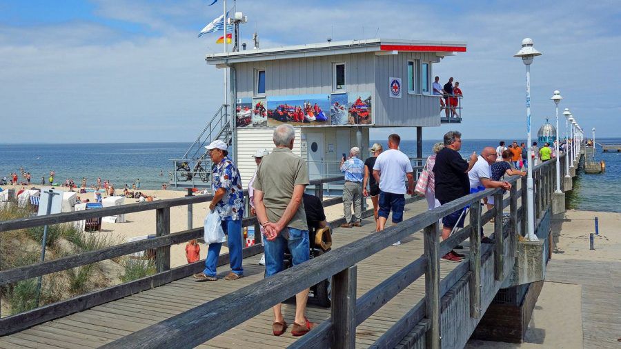 Mutti macht'n Foto: Zweijähriger fällt von Seebrücke