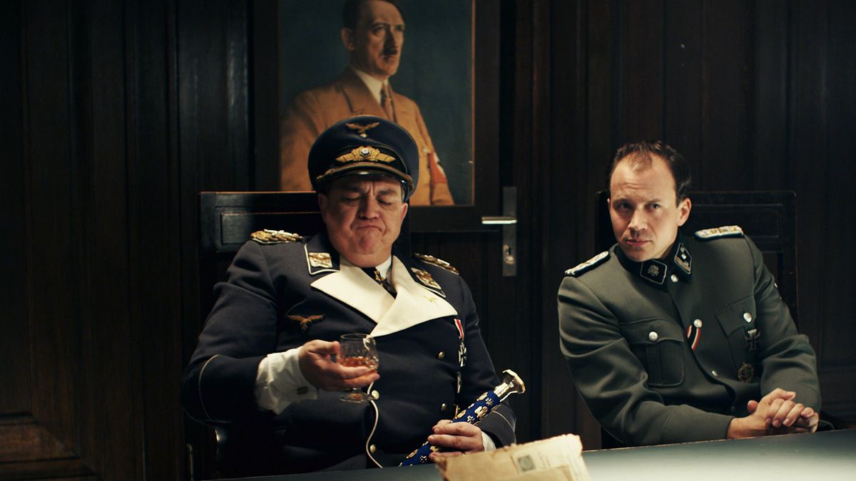 Oliver Kalkofe" als Hermann Göring im Nazizombie-Irrsinn "Sky Sharks