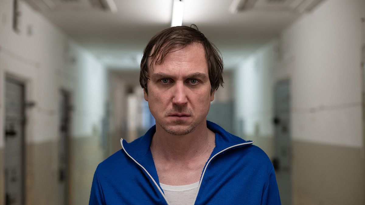 Filmkritik: „Nahschuss“ mit einem furiosen Lars Eidinger als Stasi-Mann