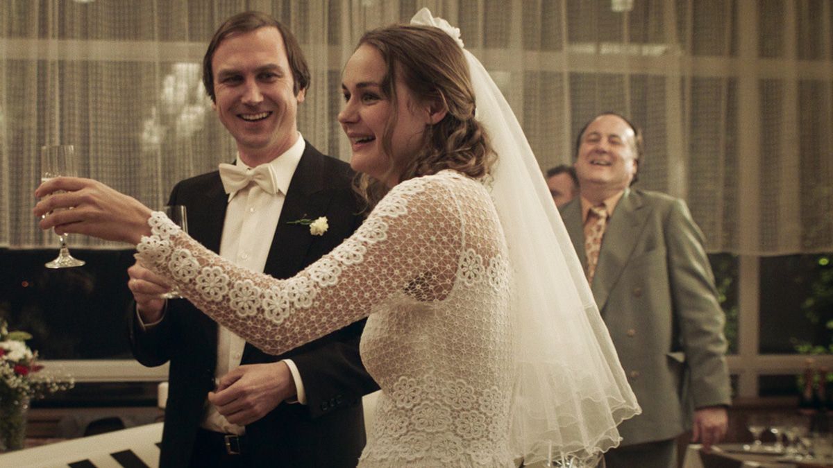 Filmkritik: „Nahschuss“ mit einem furiosen Lars Eidinger als Stasi-Mann