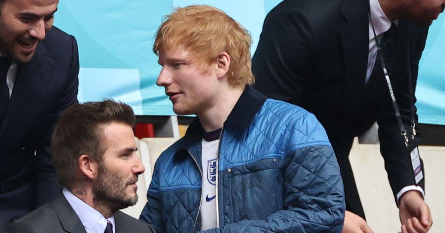 Kicker unter sich: David Beckham und Ed Sheeran beim WM-Achtelfinale England - Deutschland im Wembley Stadion.
