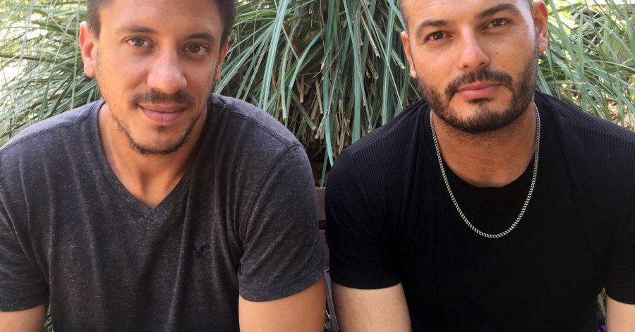 Uriya Rosenman (l) und Sameh Zakout - ein jüdischer und ein arabischer Israeli - rappen gegen Vorurteile.