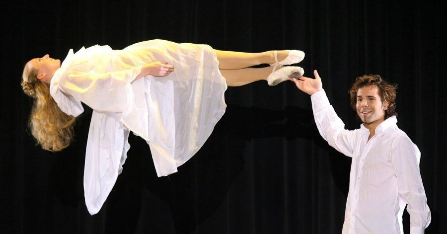 Der deutsche Magier Jan Rouven (r) bei der Arbeit (2007).