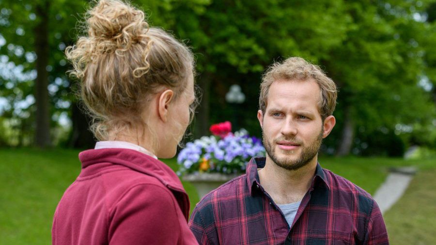 "Sturm der Liebe": Florian kann seine Gefühle für Maja nur schwer verbergen. (cg/spot)