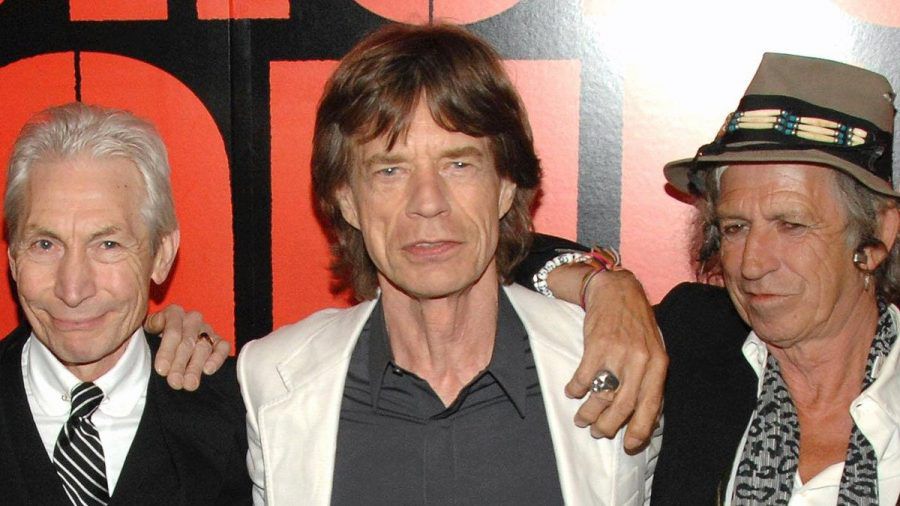 Mick Jagger (M.) und Keith Richards (re.) trauern um Charlie Watts. (tae/spot)