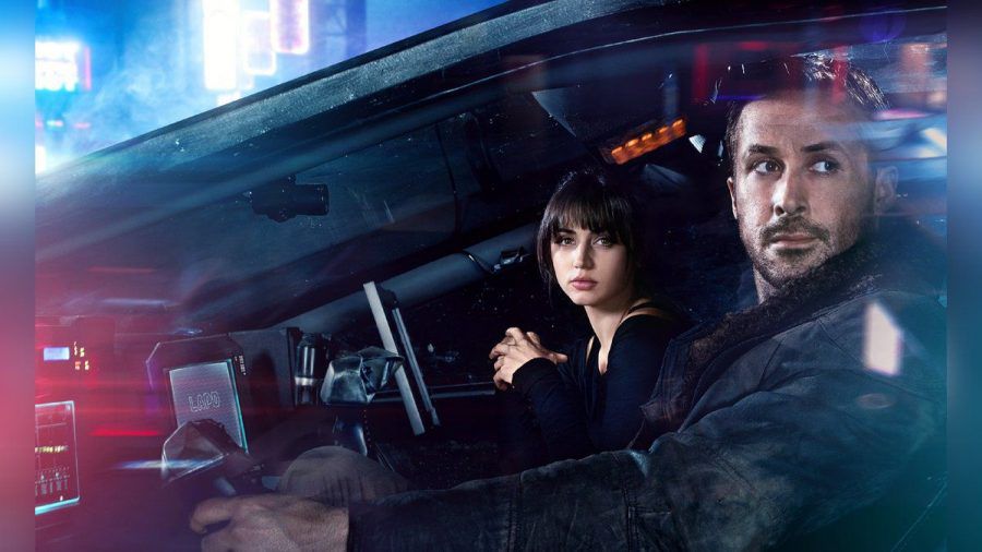 "Blade Runner 2049": Joi (Ana de Armas) bemüht sich, eine echte Freundin für K (Ryan Gosling) zu sein. (cg/spot)